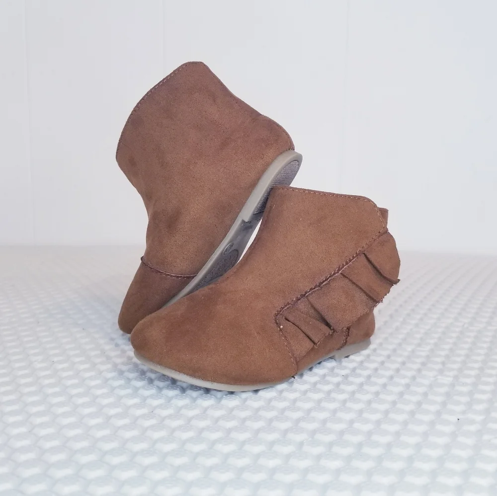 Garanimals Brown Soft Faux Suede Baby Fringe Booties - Size 6